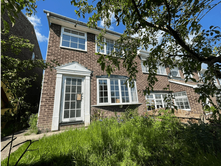 Excellent 3 Bedroom Semi in need of modernisation
