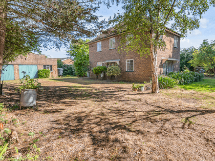 Guide Price £400,000-£450,000 1950s Detached home in the heart of Acle. Tucked away in a secluded location and situated on a very generous plot.