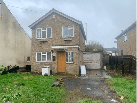 Three Bedroom Detached Family Home in Need Of Modernisation